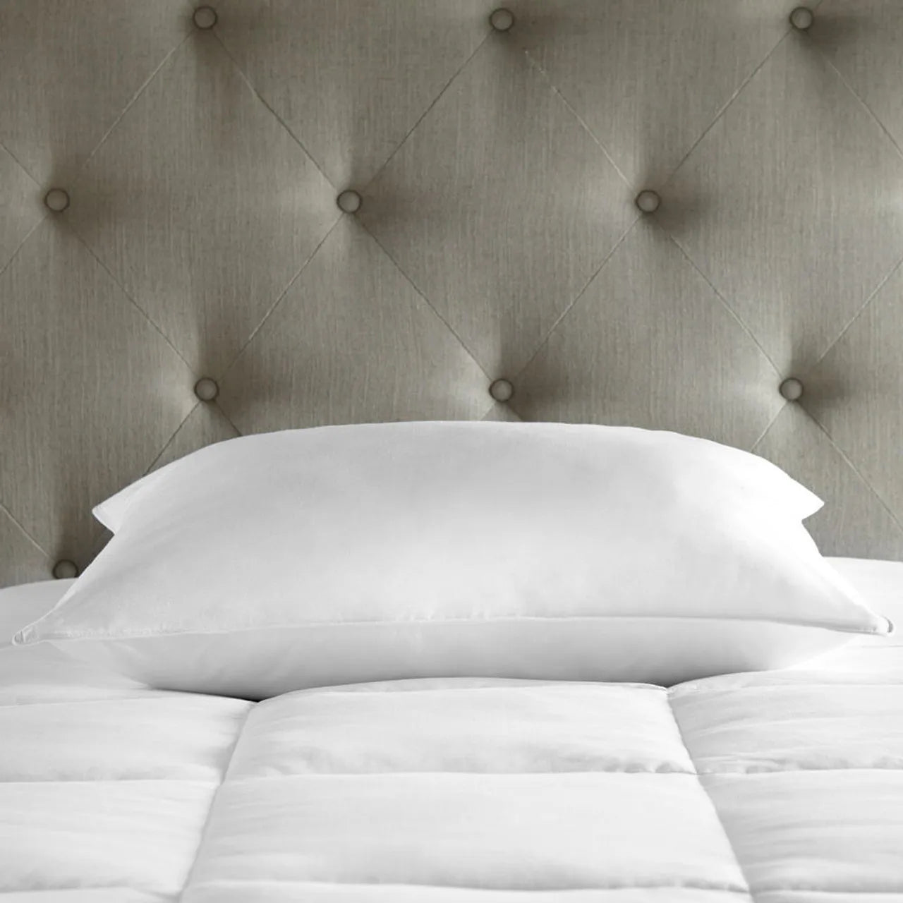 Almohada de hotel alternativa al plumón EnviroLoft®